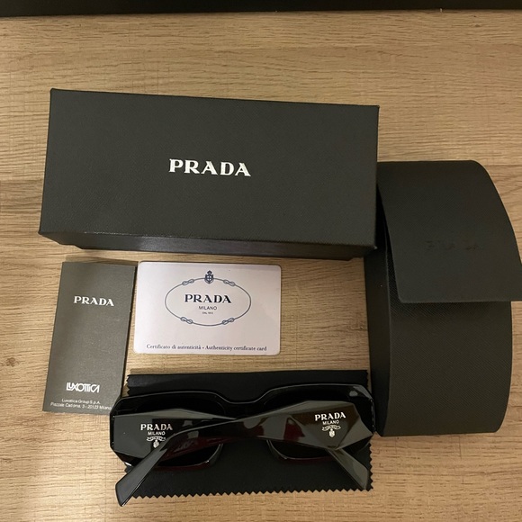 Prada sunglasses - Picture 2 of 6